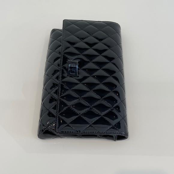CHANEL 20P REIUSSUE BLACK ON BLACK PATENT LEATHER CLUTCH NIB! - Picture 13 of 17